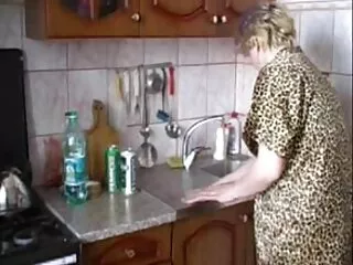 Ik begon oma en Jong spelen hindi sexy seks video op de straten