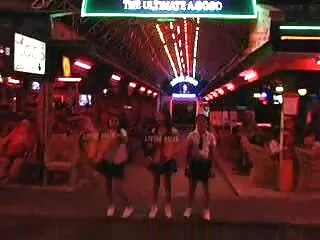 Echtgenoot verliest zijn vrouw en Thaise dochter, en Hindi jabardasti sexy video beide neuken