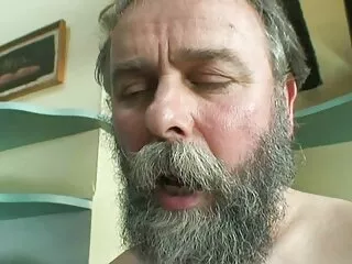 Vader straft een ondeugend meisje met sexy film chudai een oude jonge enorme penis